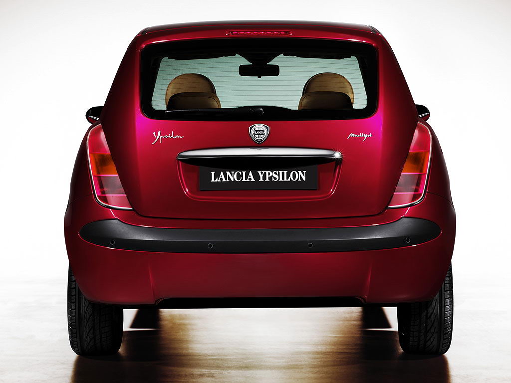 Lancia Ypsilon 2003 05.jpg